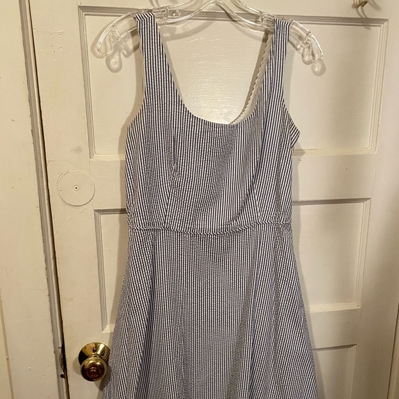 Uniqlo Dresses & Skirts - Uniqlo seersucker sleeveless knee length dress